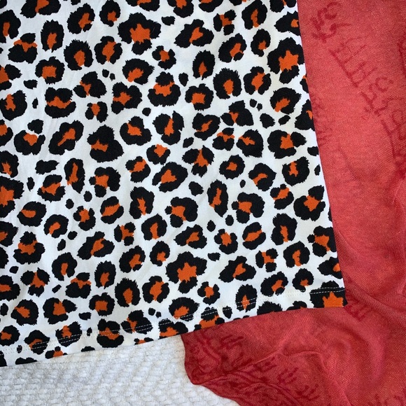 Lost + Wander Leopard Print V-Neck Top Size Medium - Picture 11 of 11